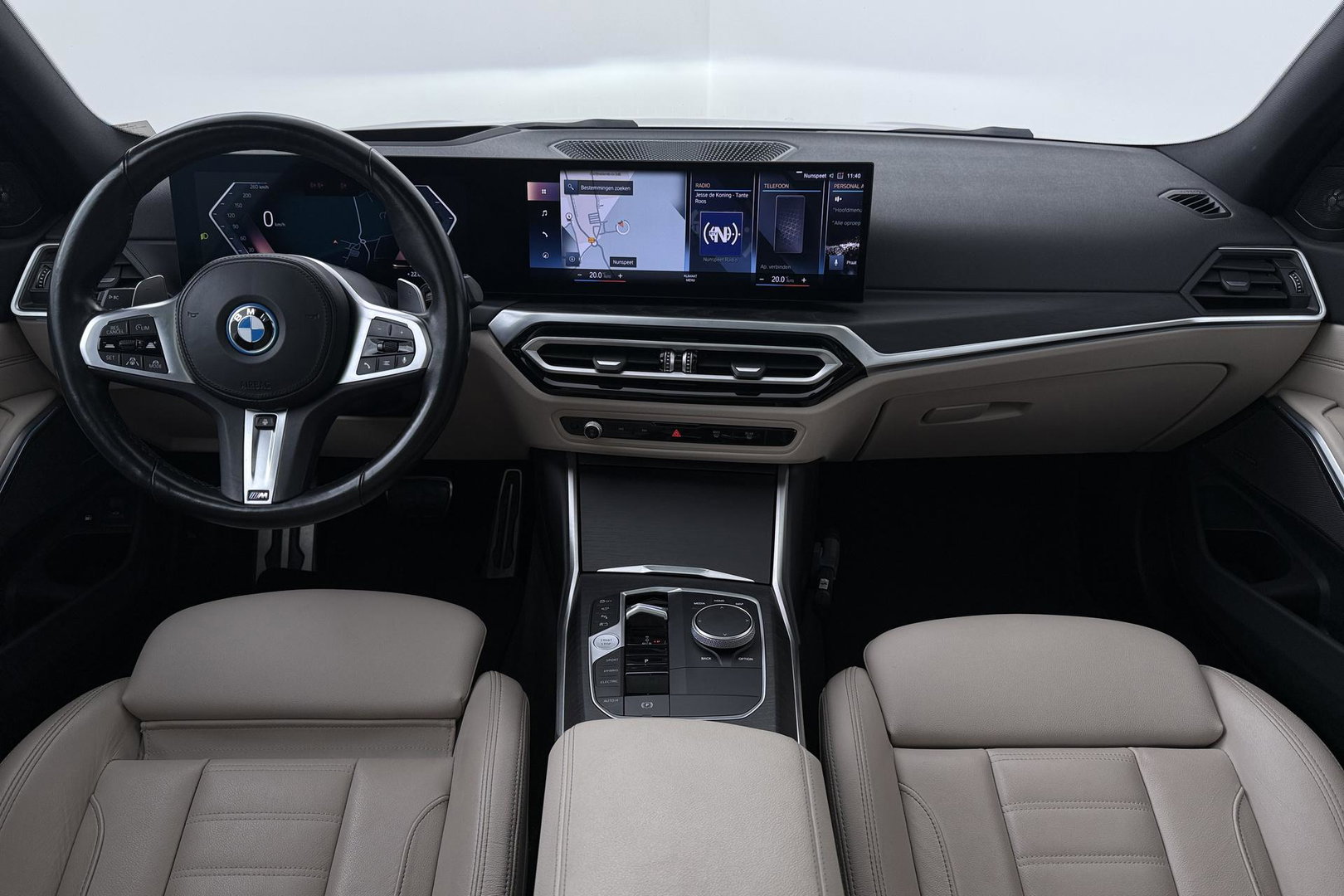 BMW 3 Serie Touring 330e xDrive | ACC | Trekhaak | Panoramadak | 360° Camera | Harman/Kardon | Head-Up | Stuurverwarming