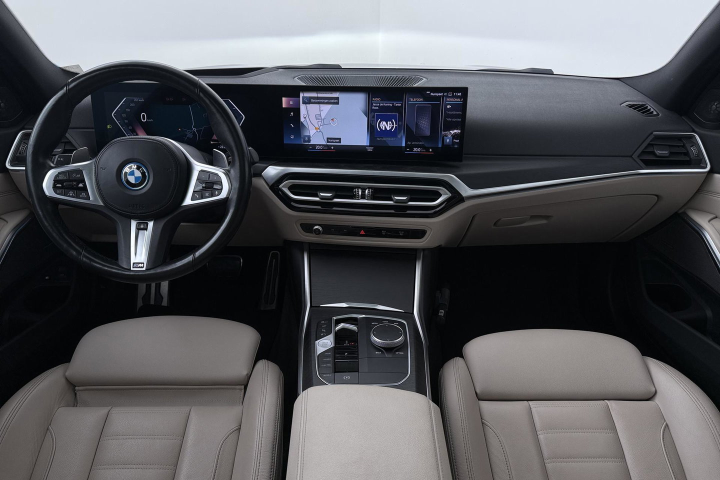 BMW 3 Serie Touring 330e xDrive | ACC | Trekhaak | Panoramadak | 360° Camera | Harman/Kardon | Head-Up | Stuurverwarming