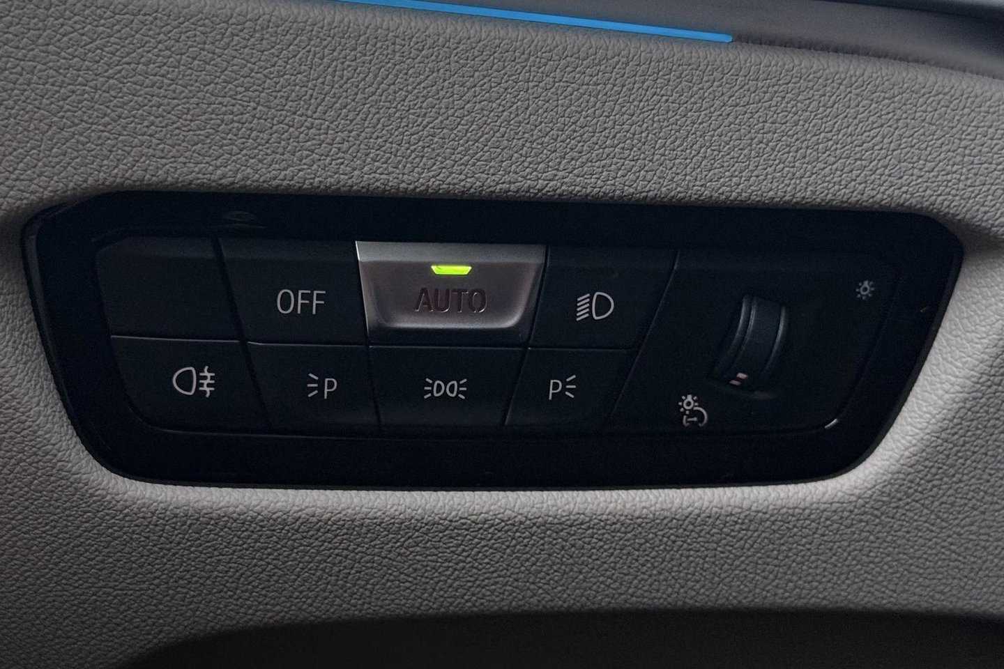 BMW 3 Serie Touring 330e xDrive | ACC | Trekhaak | Panoramadak | 360° Camera | Harman/Kardon | Head-Up | Stuurverwarming
