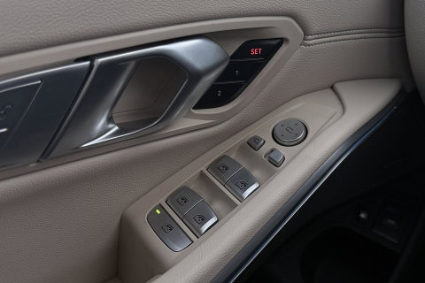 BMW 3 Serie Touring 330e xDrive | ACC | Trekhaak | Panoramadak | 360° Camera | Harman/Kardon | Head-Up | Stuurverwarming