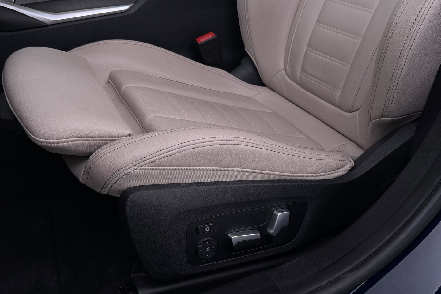 BMW 3 Serie Touring 330e xDrive | ACC | Trekhaak | Panoramadak | 360° Camera | Harman/Kardon | Head-Up | Stuurverwarming