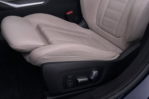 BMW 3 Serie Touring 330e xDrive | ACC | Trekhaak | Panoramadak | 360° Camera | Harman/Kardon | Head-Up | Stuurverwarming