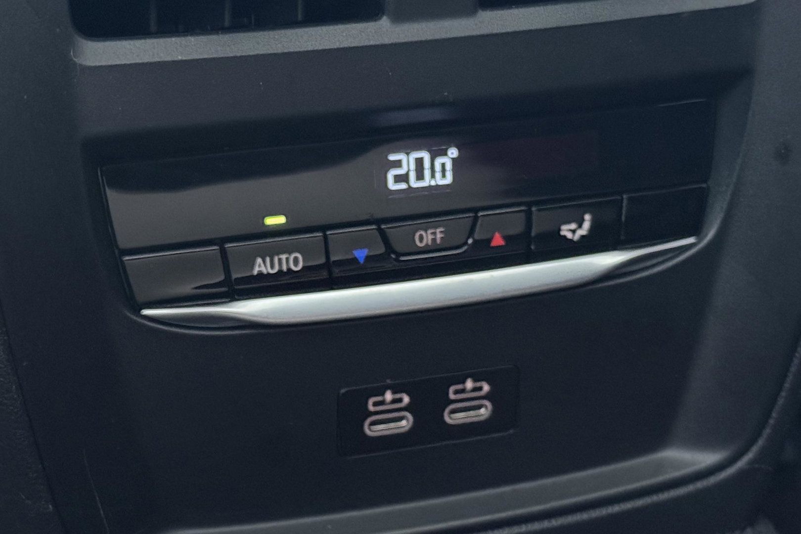 BMW 3 Serie Touring 330e xDrive | ACC | Trekhaak | Panoramadak | 360° Camera | Harman/Kardon | Head-Up | Stuurverwarming