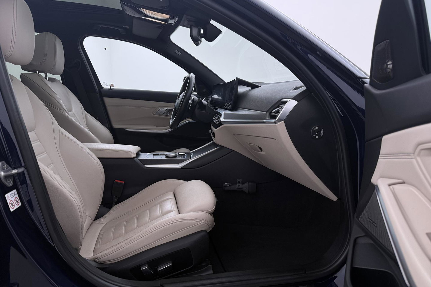 BMW 3 Serie Touring 330e xDrive | ACC | Trekhaak | Panoramadak | 360° Camera | Harman/Kardon | Head-Up | Stuurverwarming