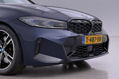 BMW 3 Serie Touring 330e xDrive | ACC | Trekhaak | Panoramadak | 360° Camera | Harman/Kardon | Head-Up | Stuurverwarming