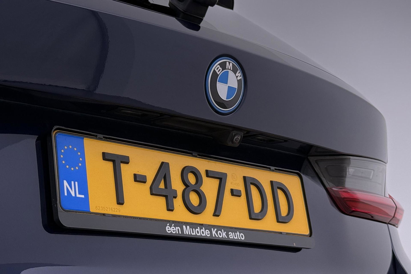 BMW 3 Serie Touring 330e xDrive | ACC | Trekhaak | Panoramadak | 360° Camera | Harman/Kardon | Head-Up | Stuurverwarming