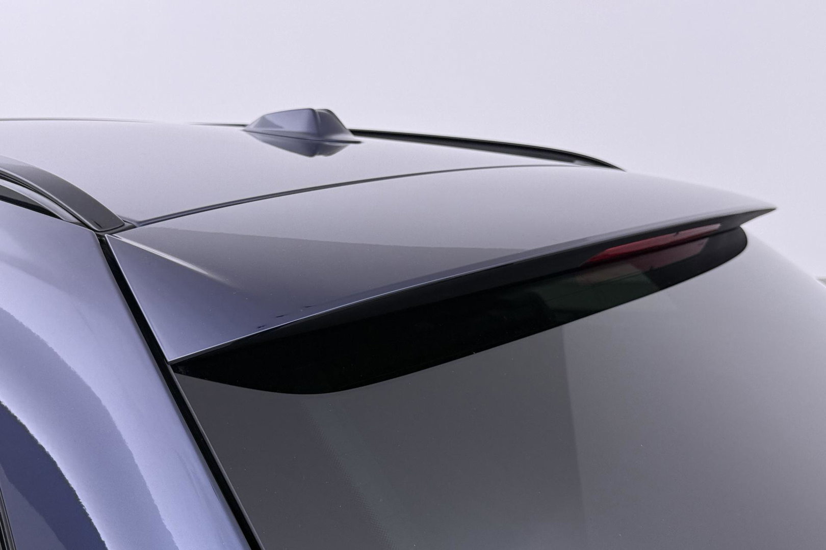 BMW 3 Serie Touring 330e xDrive | ACC | Trekhaak | Panoramadak | 360° Camera | Harman/Kardon | Head-Up | Stuurverwarming