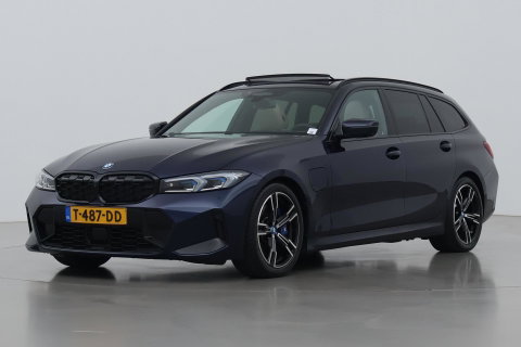 BMW 3 Serie Touring 330e xDrive | ACC | Trekhaak | Panoramadak | 360° Camera | Harman/Kardon | Head-Up | Stuurverwarming