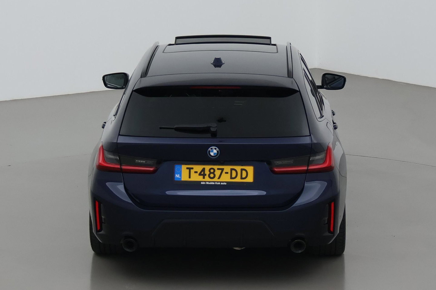 BMW 3 Serie Touring 330e xDrive | ACC | Trekhaak | Panoramadak | 360° Camera | Harman/Kardon | Head-Up | Stuurverwarming