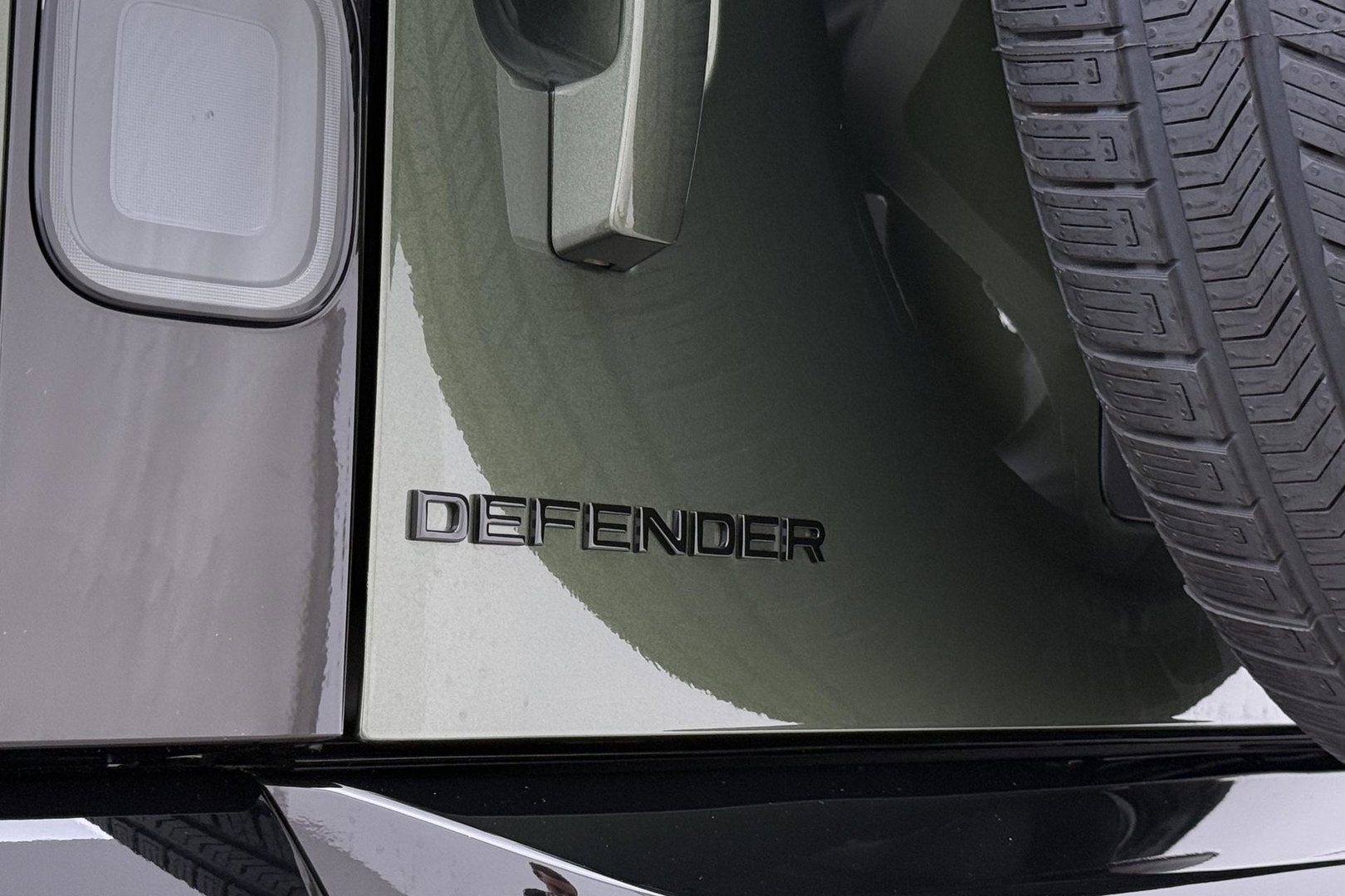 Land Rover Defender 2.0 P300e 110 X-Dynamic HSE | FACELIFT | Caraway | ClearSight | Meridian Surround | Head-Up | ACC | Panoramadak | Trekhaak