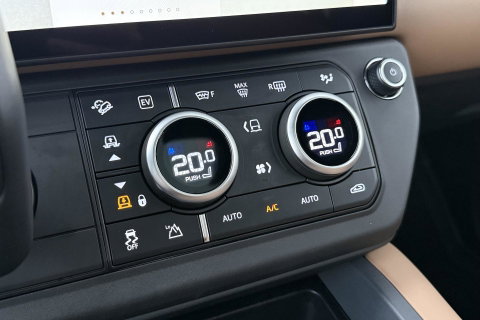 Land Rover Defender 2.0 P300e 110 X-Dynamic HSE | FACELIFT | Caraway | ClearSight | Meridian Surround | Head-Up | ACC | Panoramadak | Trekhaak