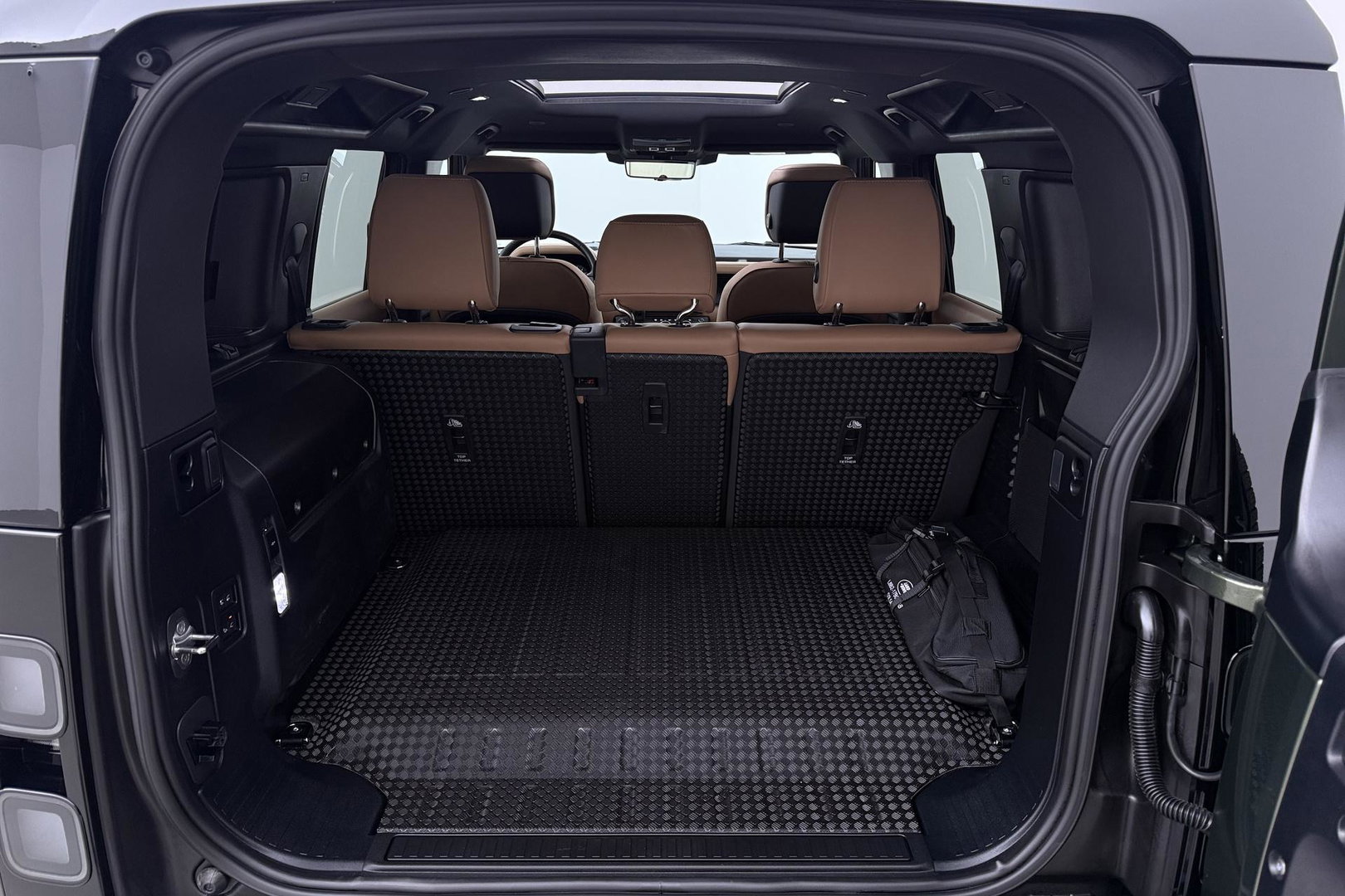 Land Rover Defender 2.0 P300e 110 X-Dynamic HSE | FACELIFT | Caraway | ClearSight | Meridian Surround | Head-Up | ACC | Panoramadak | Trekhaak