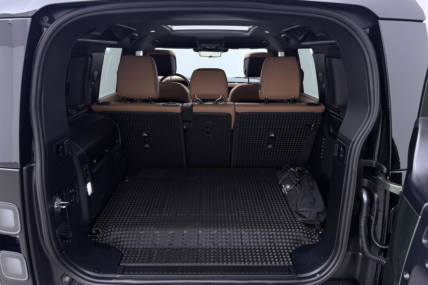 Land Rover Defender 2.0 P300e 110 X-Dynamic HSE | FACELIFT | Caraway | ClearSight | Meridian Surround | Head-Up | ACC | Panoramadak | Trekhaak