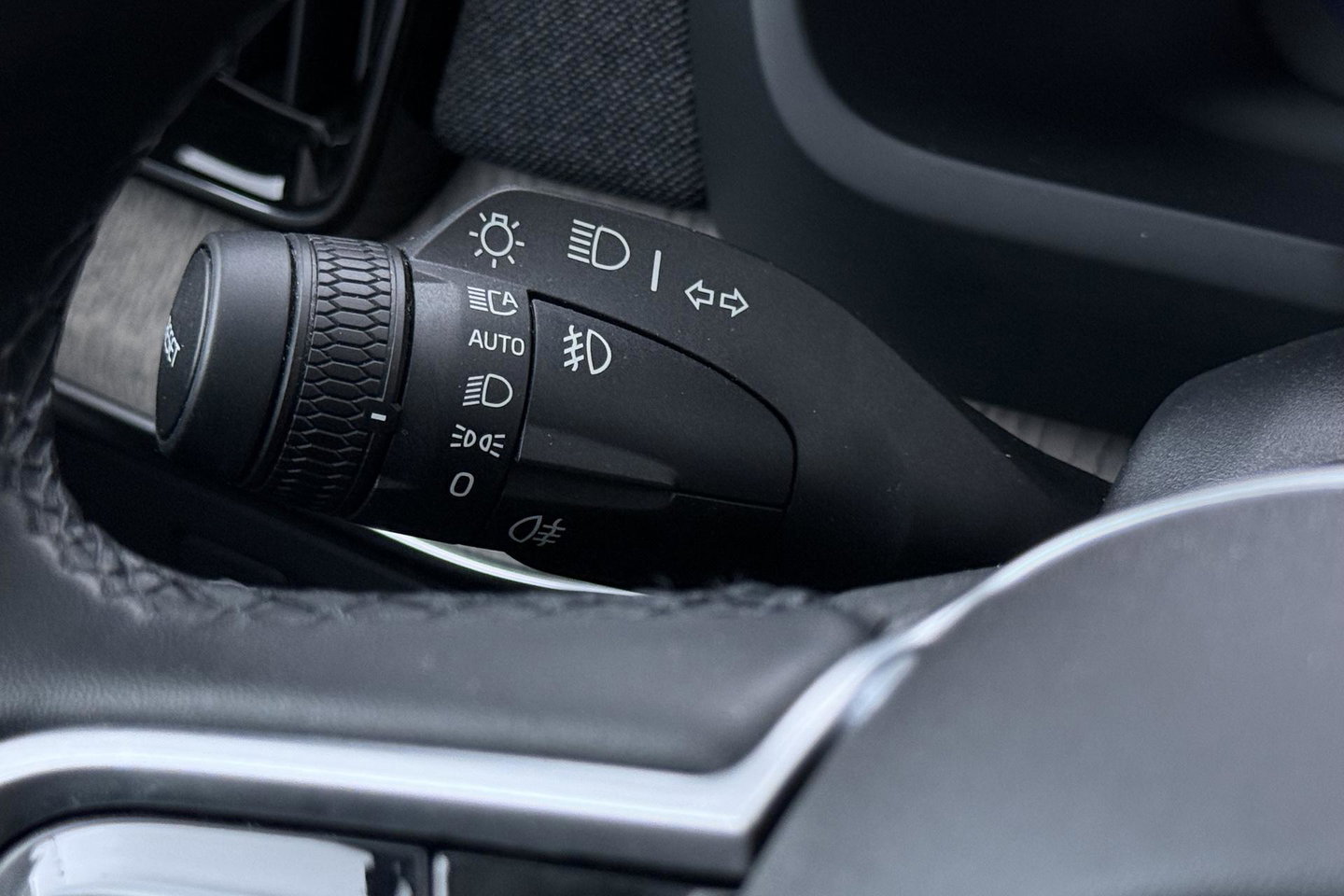 Volvo XC90 T8 Plug-in hybrid Ultra Dark | HEICO SPORTIV | ACC | Luchtvering | Bowers&Wilkins | Panoramadak | Trekhaak | Massage