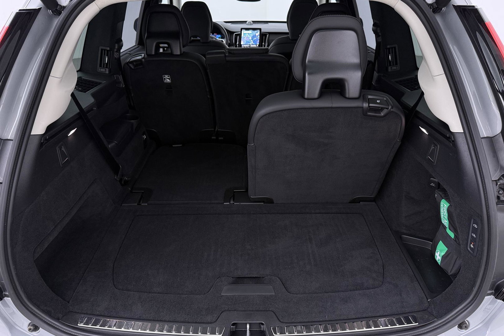 Volvo XC90 T8 Plug-in hybrid Ultra Dark | HEICO SPORTIV | ACC | Luchtvering | Bowers&Wilkins | Panoramadak | Trekhaak | Massage
