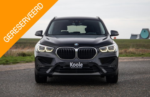BMW X1 xDrive25e Executive CAMERA / CARPLAY / HEAD UP DISPLAY / LEDER / LED / CRUISE CONTROLE / STOELVERWARMING