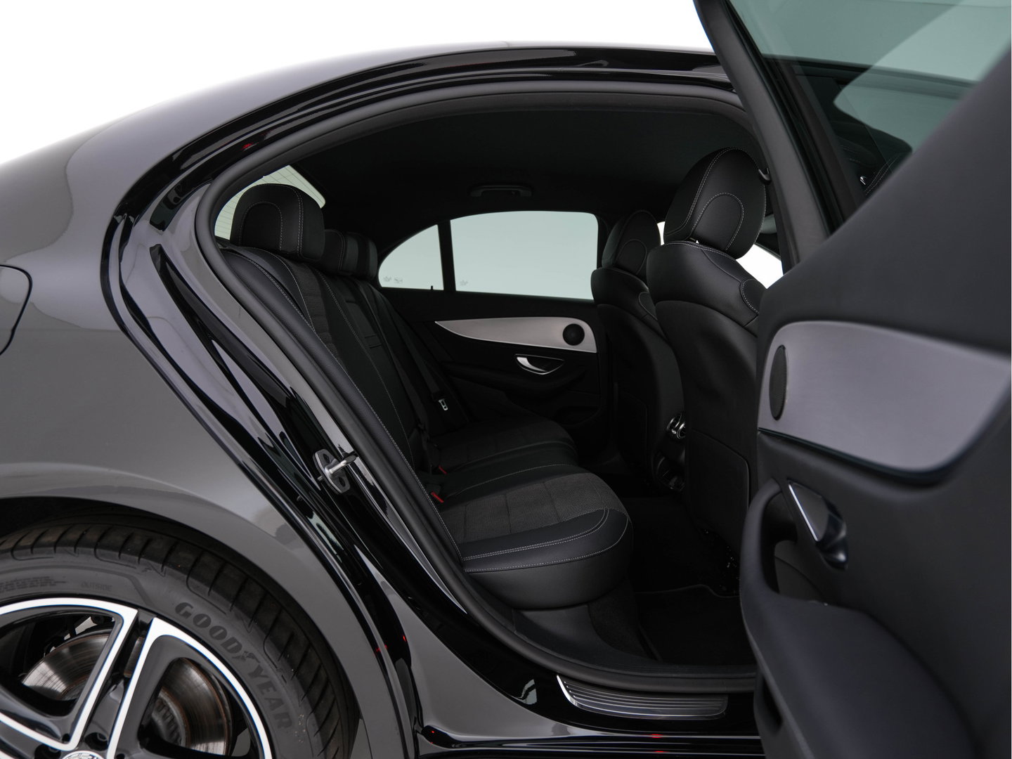 Mercedes-Benz E-Klasse 300 de Exclusive Line (Plug-in) (INCL.BTW) Aut. *LEATHER-FABRIC | FULL-LED | AMBIENTLIGHT | CAMERA | WIDESCREEN-DIGI-COCKPIT | NAVI-FULLMAP | HEATED-SPORTSEATS | PRIVACY-GLASS | SHIFTPADDLES | ECC | PDC | CRUISE | 19''ALU*