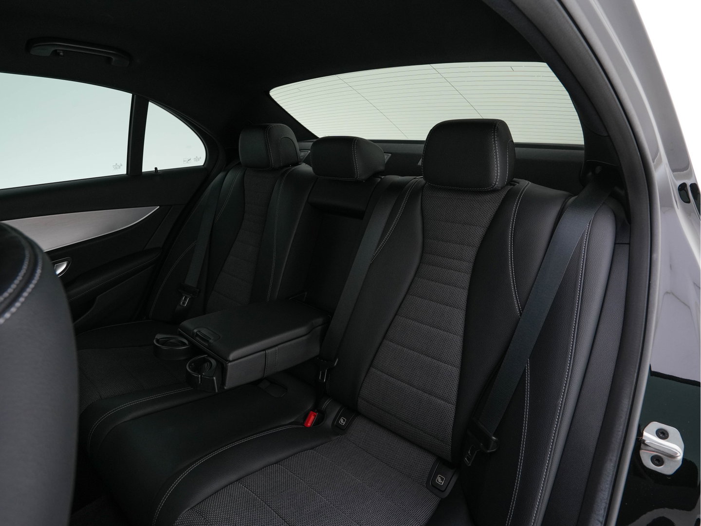 Mercedes-Benz E-Klasse 300 de Exclusive Line (Plug-in) (INCL.BTW) Aut. *LEATHER-FABRIC | FULL-LED | AMBIENTLIGHT | CAMERA | WIDESCREEN-DIGI-COCKPIT | NAVI-FULLMAP | HEATED-SPORTSEATS | PRIVACY-GLASS | SHIFTPADDLES | ECC | PDC | CRUISE | 19''ALU*