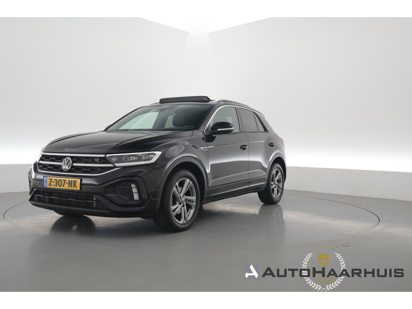 Volkswagen T-Roc 1.5 TSI R-Line | Rijklaar!! | Pano | IQ Lights | Camera | Adapt. Cruise | Trekhaak | Stoelverw. | Apple CarPlay | 17''