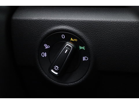 Volkswagen T-Roc 1.5 TSI R-Line | Rijklaar!! | Pano | IQ Lights | Camera | Adapt. Cruise | Trekhaak | Stoelverw. | Apple CarPlay | 17''