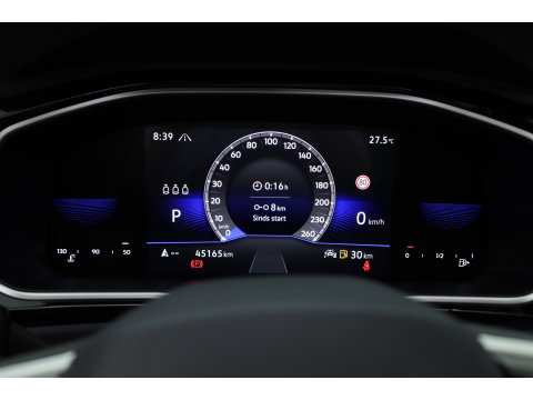 Volkswagen T-Roc 1.5 TSI R-Line | Rijklaar!! | Pano | IQ Lights | Camera | Adapt. Cruise | Trekhaak | Stoelverw. | Apple CarPlay | 17''
