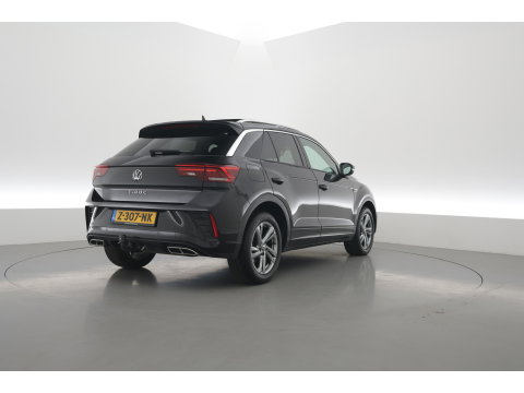 Volkswagen T-Roc 1.5 TSI R-Line | Rijklaar!! | Pano | IQ Lights | Camera | Adapt. Cruise | Trekhaak | Stoelverw. | Apple CarPlay | 17''