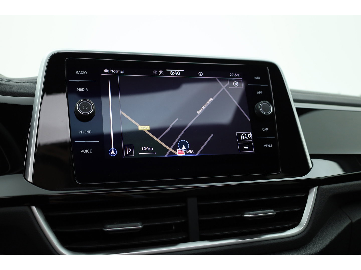 Volkswagen T-Roc 1.5 TSI R-Line | Rijklaar!! | Pano | IQ Lights | Camera | Adapt. Cruise | Trekhaak | Stoelverw. | Apple CarPlay | 17''