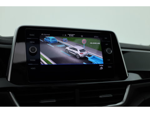 Volkswagen T-Roc 1.5 TSI R-Line | Rijklaar!! | Pano | IQ Lights | Camera | Adapt. Cruise | Trekhaak | Stoelverw. | Apple CarPlay | 17''