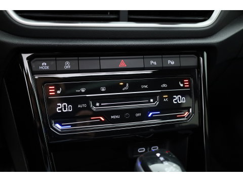 Volkswagen T-Roc 1.5 TSI R-Line | Rijklaar!! | Pano | IQ Lights | Camera | Adapt. Cruise | Trekhaak | Stoelverw. | Apple CarPlay | 17''