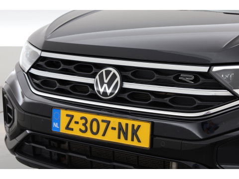 Volkswagen T-Roc 1.5 TSI R-Line | Rijklaar!! | Pano | IQ Lights | Camera | Adapt. Cruise | Trekhaak | Stoelverw. | Apple CarPlay | 17''