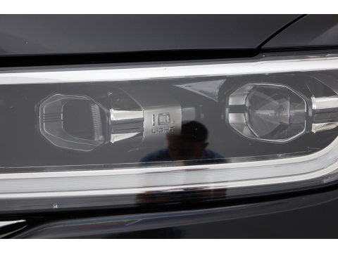 Volkswagen T-Roc 1.5 TSI R-Line | Rijklaar!! | Pano | IQ Lights | Camera | Adapt. Cruise | Trekhaak | Stoelverw. | Apple CarPlay | 17''
