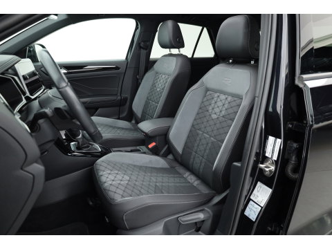 Volkswagen T-Roc 1.5 TSI R-Line | Rijklaar!! | Pano | IQ Lights | Camera | Adapt. Cruise | Trekhaak | Stoelverw. | Apple CarPlay | 17''