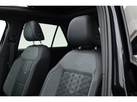 Volkswagen T-Roc 1.5 TSI R-Line | Rijklaar!! | Pano | IQ Lights | Camera | Adapt. Cruise | Trekhaak | Stoelverw. | Apple CarPlay | 17''
