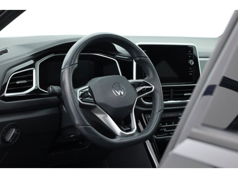 Volkswagen T-Roc 1.5 TSI R-Line | Rijklaar!! | Pano | IQ Lights | Camera | Adapt. Cruise | Trekhaak | Stoelverw. | Apple CarPlay | 17''