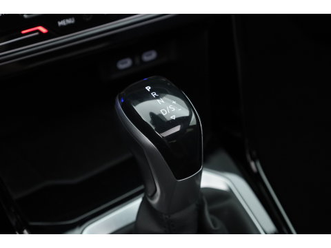 Volkswagen T-Roc 1.5 TSI R-Line | Rijklaar!! | Pano | IQ Lights | Camera | Adapt. Cruise | Trekhaak | Stoelverw. | Apple CarPlay | 17''