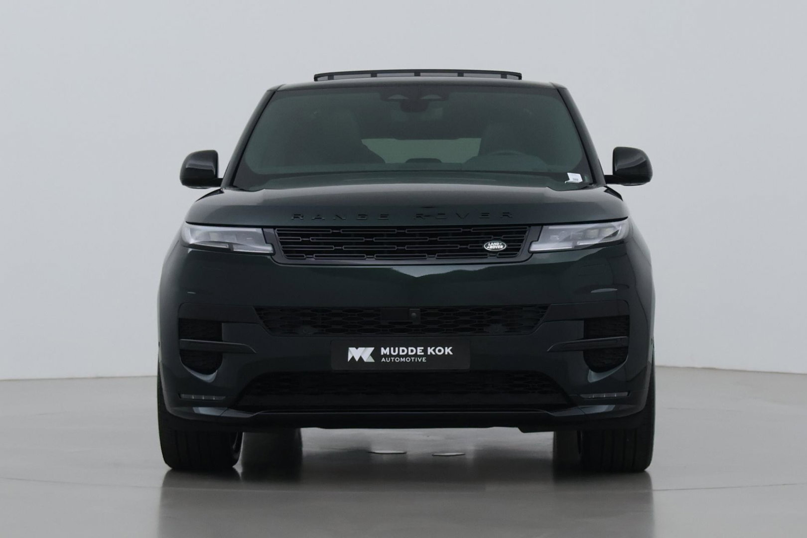 Land Rover Range Rover Sport 3.0 P550e Autobiography PHEV | British Racing Green | Performance Voorstoelen | Trekhaak | Luchtvering | Panoramadak | Meridian 3D | 23 Inch