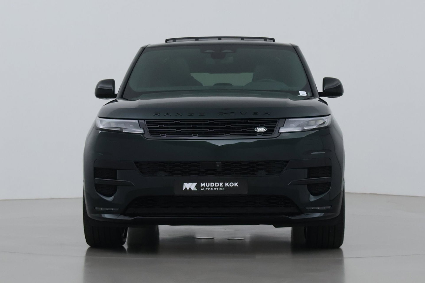 Land Rover Range Rover Sport 3.0 P550e Autobiography PHEV | British Racing Green | Performance Voorstoelen | Trekhaak | Luchtvering | Panoramadak | Meridian 3D | 23 Inch