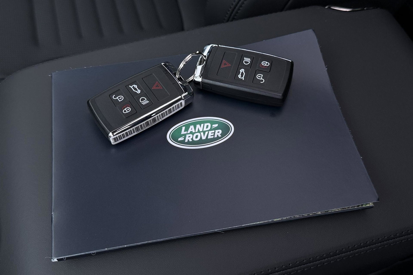 Land Rover Range Rover Sport 3.0 P550e Autobiography PHEV | British Racing Green | Performance Voorstoelen | Trekhaak | Luchtvering | Panoramadak | Meridian 3D | 23 Inch