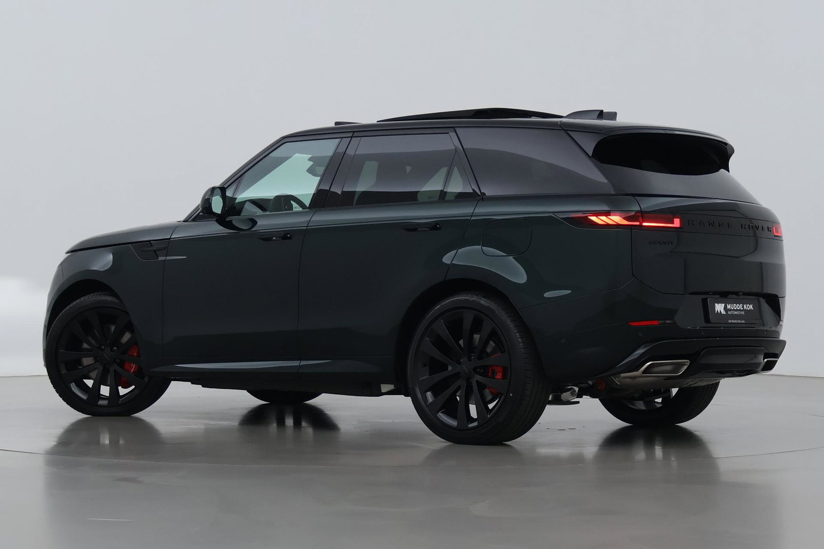 Land Rover Range Rover Sport 3.0 P550e Autobiography PHEV | British Racing Green | Performance Voorstoelen | Trekhaak | Luchtvering | Panoramadak | Meridian 3D | 23 Inch
