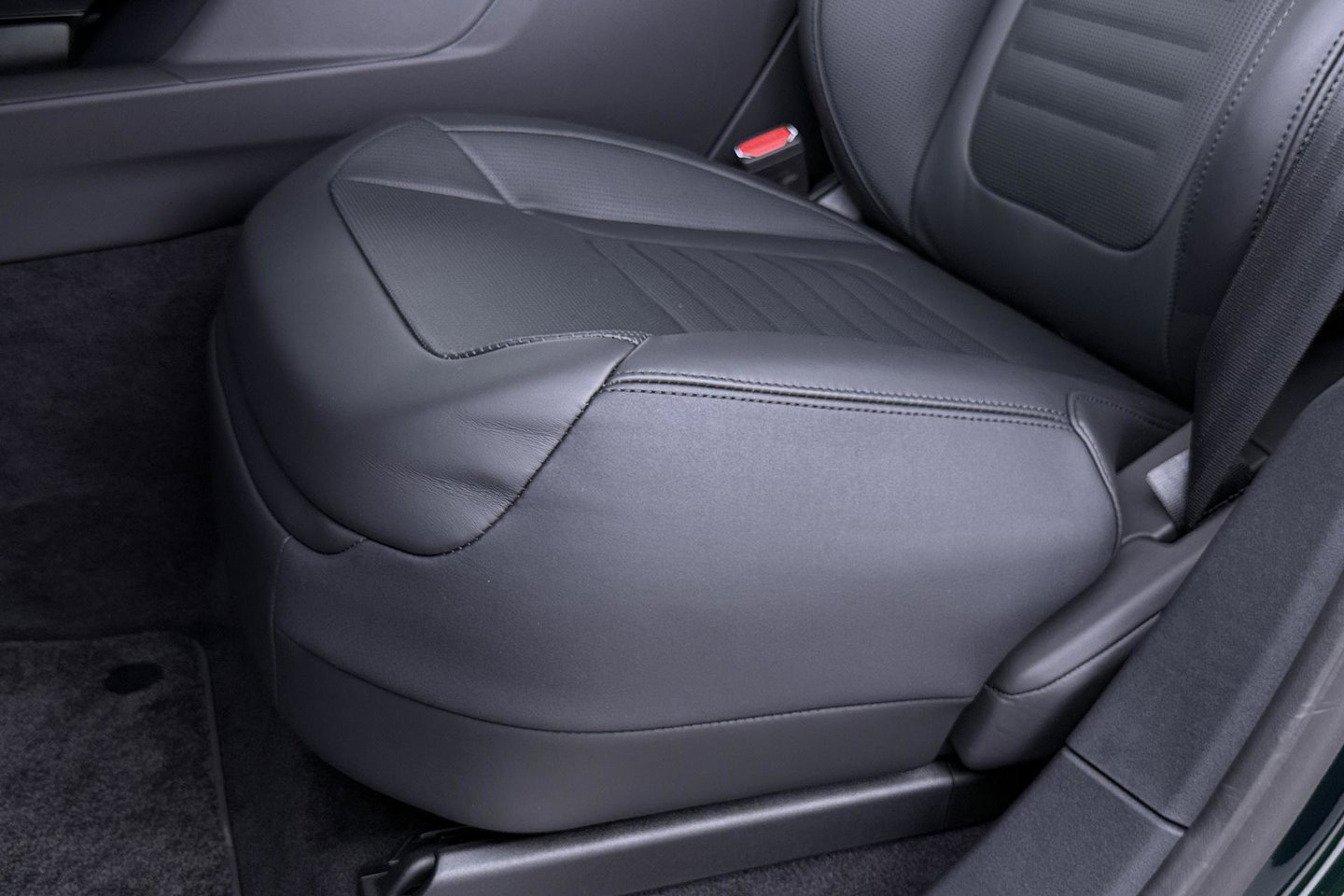 Land Rover Range Rover Sport 3.0 P550e Autobiography PHEV | British Racing Green | Performance Voorstoelen | Trekhaak | Luchtvering | Panoramadak | Meridian 3D | 23 Inch