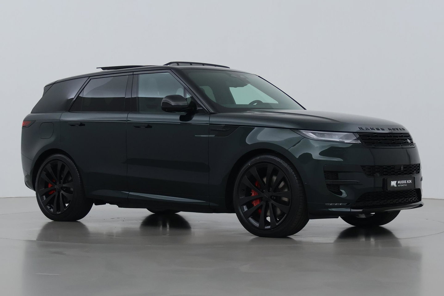 Land Rover Range Rover Sport 3.0 P550e Autobiography PHEV | British Racing Green | Performance Voorstoelen | Trekhaak | Luchtvering | Panoramadak | Meridian 3D | 23 Inch