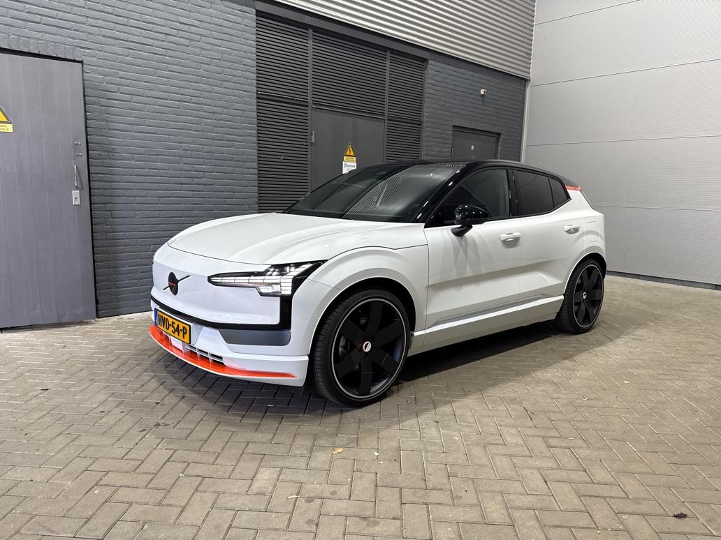 Volvo EX30 Single Motor Extended Range Plus 69 kWh | EVERLAST Edition | ACC | 21 Inch | Harman/Kardon | Warmtepomp | Stoel+Stuurverwarming
