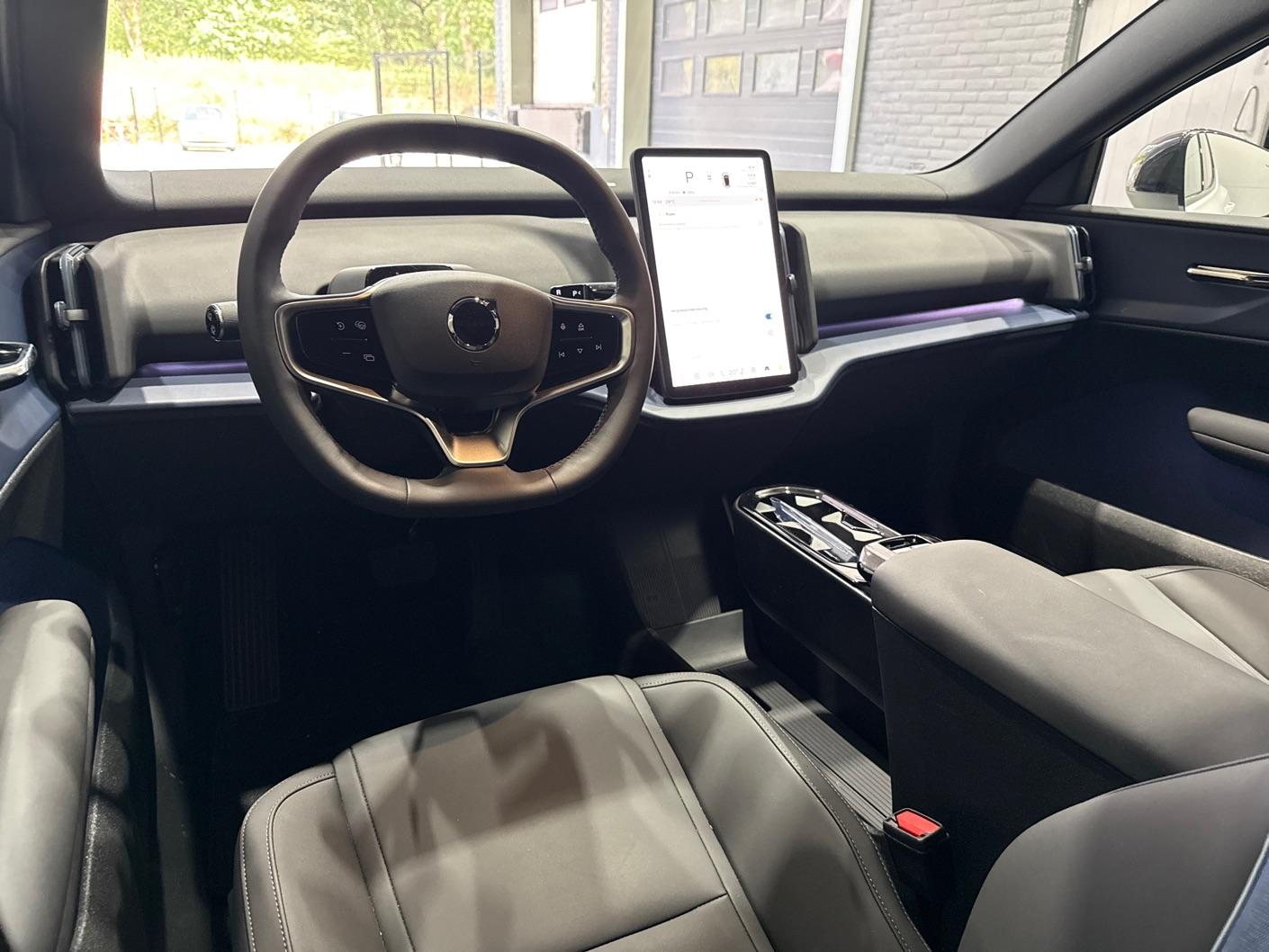 Volvo EX30 Single Motor Extended Range Plus 69 kWh | EVERLAST Edition | ACC | 21 Inch | Harman/Kardon | Warmtepomp | Stoel+Stuurverwarming