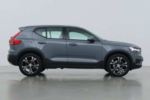 Volvo XC40 2.0 B4 Momentum Pro | ACC | Trekhaak | Standkachel | Stoel+Stuurverwarming | Verwarmbare Achterbank | Camera | BLIS