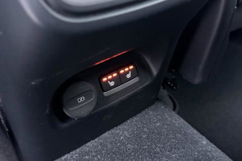 Volvo XC40 2.0 B4 Momentum Pro | ACC | Trekhaak | Standkachel | Stoel+Stuurverwarming | Verwarmbare Achterbank | Camera | BLIS