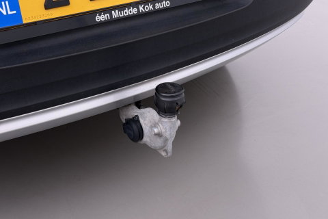 Volvo XC40 2.0 B4 Momentum Pro | ACC | Trekhaak | Standkachel | Stoel+Stuurverwarming | Verwarmbare Achterbank | Camera | BLIS