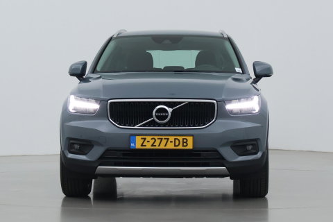 Volvo XC40 2.0 B4 Momentum Pro | ACC | Trekhaak | Standkachel | Stoel+Stuurverwarming | Verwarmbare Achterbank | Camera | BLIS