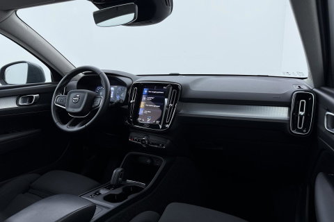 Volvo XC40 2.0 B4 Momentum Pro | ACC | Trekhaak | Standkachel | Stoel+Stuurverwarming | Verwarmbare Achterbank | Camera | BLIS