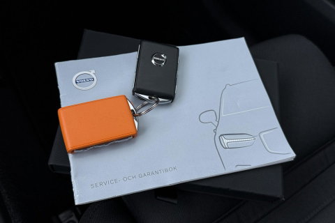 Volvo XC40 2.0 B4 Momentum Pro | ACC | Trekhaak | Standkachel | Stoel+Stuurverwarming | Verwarmbare Achterbank | Camera | BLIS