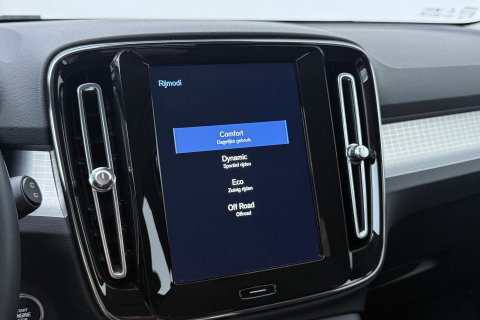 Volvo XC40 2.0 B4 Momentum Pro | ACC | Trekhaak | Standkachel | Stoel+Stuurverwarming | Verwarmbare Achterbank | Camera | BLIS